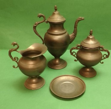 Conjunto de bule, açucareiro, leiteira e prato