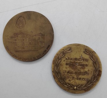 Duas medalhas em bronze