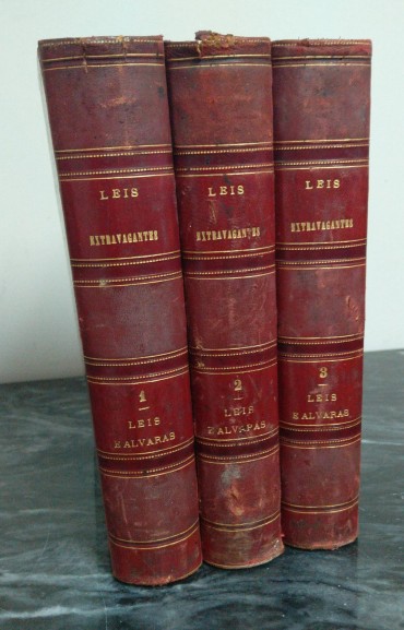 COLECÇÃO CHRONOLOGICA DE LEIS EXTRAVAGANTES POSTERIORES À NOVA COMPILAÇÃO DAS ORDENAÇÕES DO REINO - 3 VOLUMES