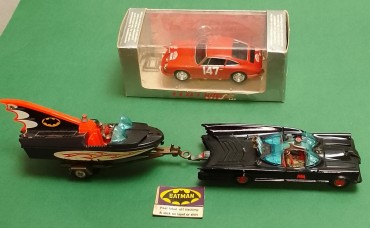 carro e barco Batman e outro