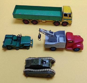 Lote de quatro carros coleção