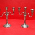 Dois candelabros 