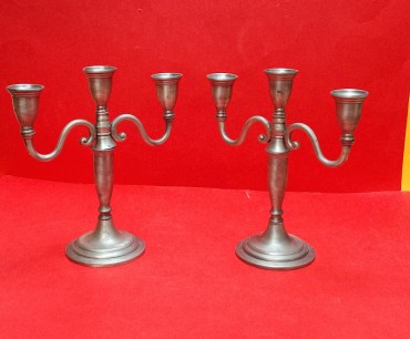 Dois candelabros 