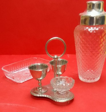 shaker, taça, saleiro e pimenteiro