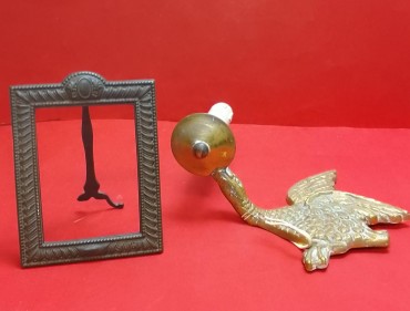 Moldura e castiçal 