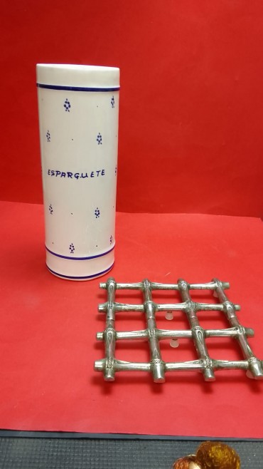Recipiente e base para quentes