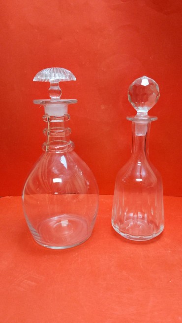 Duas garrafas de cristal