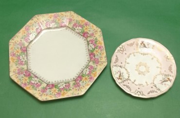 Dois pratos decorados