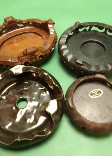 Quatro bases para jarras