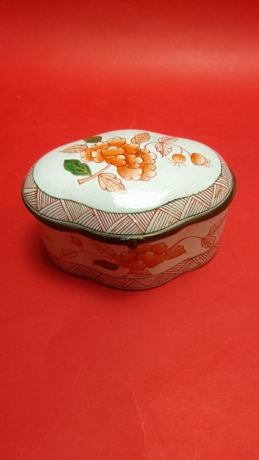 Caixa porcelana espanhola com fecho