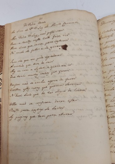 «Caderno manuscrito com sonetos»
