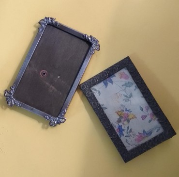 Duas molduras em metal vintage
