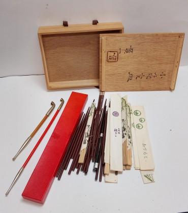 Caixa, cachimbos e talheres SUSHI