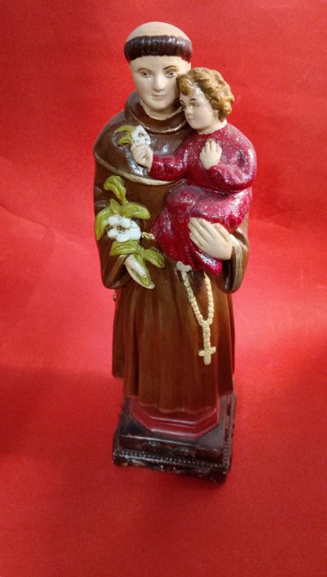 Santo António e o menino vestido de encarnado
