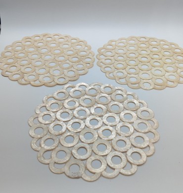 Três bases para pratos