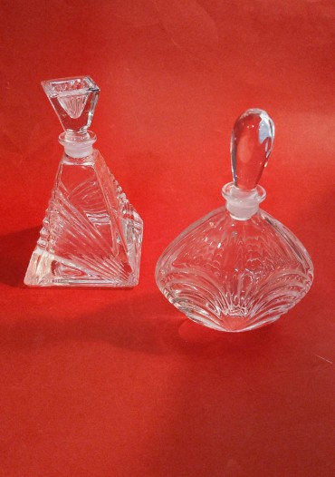 Dois frascos de perfume