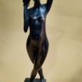 Figura feminina com cântaro