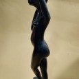 Figura feminina com cântaro