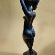 Figura feminina com cântaro