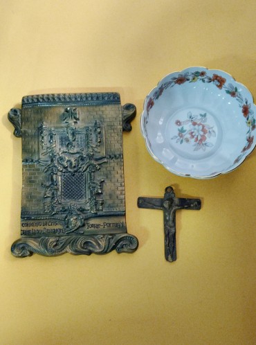 Placa de suspensão, covilhete e cruz