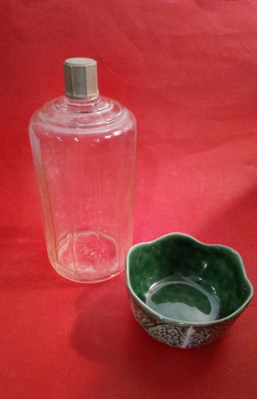Frasco e taça