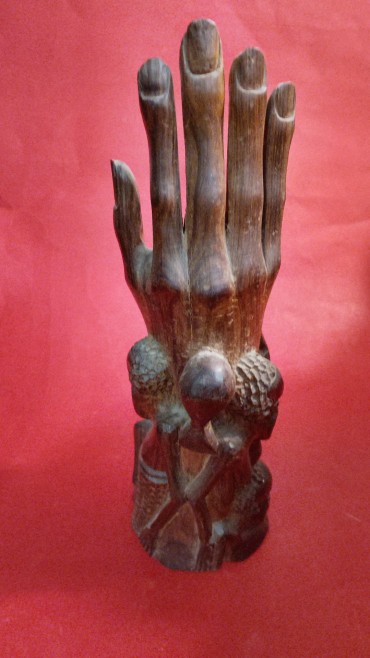 Escultura de mão 