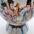 Pote com figuras orientais