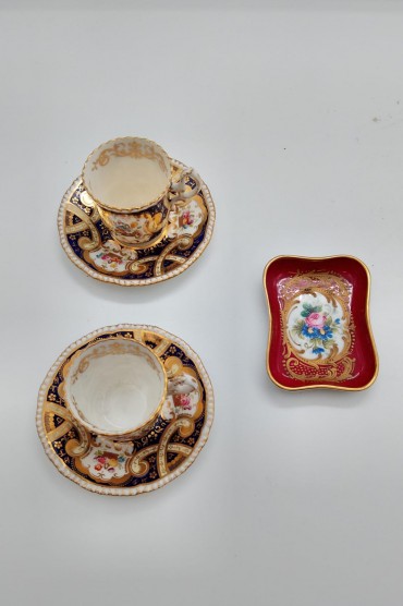 Duas chávenas porcelana europeia