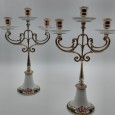 Dois candelabros