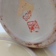 Pote e prato com gueixas