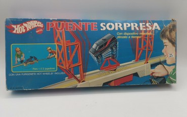 «Hot Wheels - Puente Sorpresa»