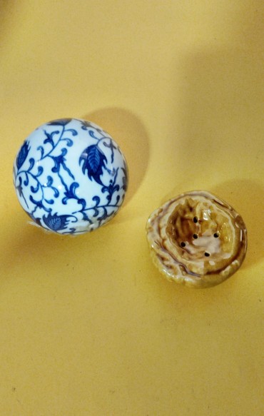 Azulejo com rosto abstrato