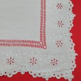 Lençol com malmequeres bordados
