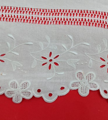 Lençol com malmequeres bordados