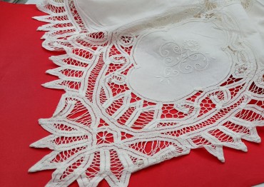 Toalha Renda de Bruxelas e doze guardanapos