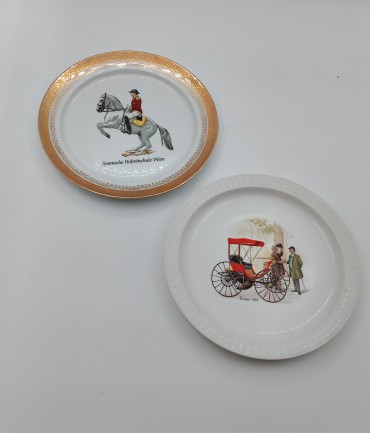 Dois pratos decorativos