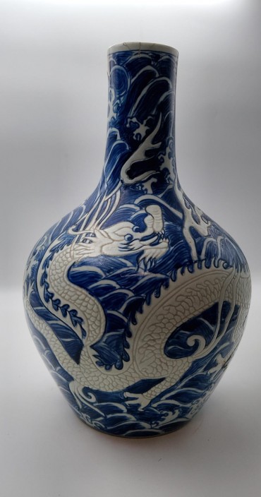 Grande jarra com dragão