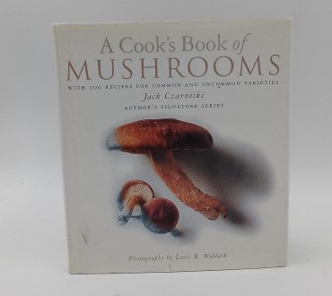 «A Cook´s Book of Mushrooms with 100 recipes for common and uncommon varieties»