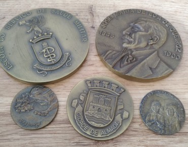 Lote de cinco medalhas diversas