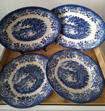 Duas travessas e dois pratos