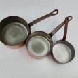 Três caçarolas 
