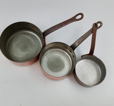 Três caçarolas 