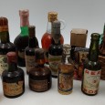 «Lote de 25 garrafas miniatura»