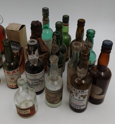 «Lote de 25 garrafas miniatura»
