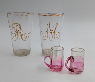Dois copos monogramados e dois cálices