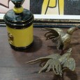 Caixa com tampa e par de aves