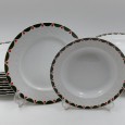 Doze pratos de sopa e vinte e quatro rasos