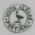 Duas terrinas, molheira, saleiro e pimenteiro