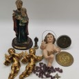 Conjunto de objetos religiosos