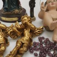 Conjunto de objetos religiosos